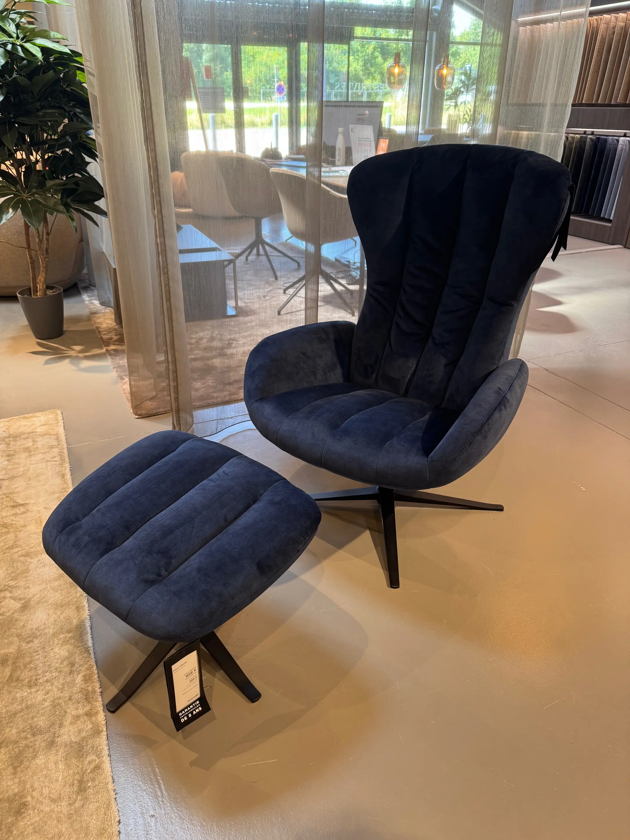 Fauteuil Tilburg avec son pouf