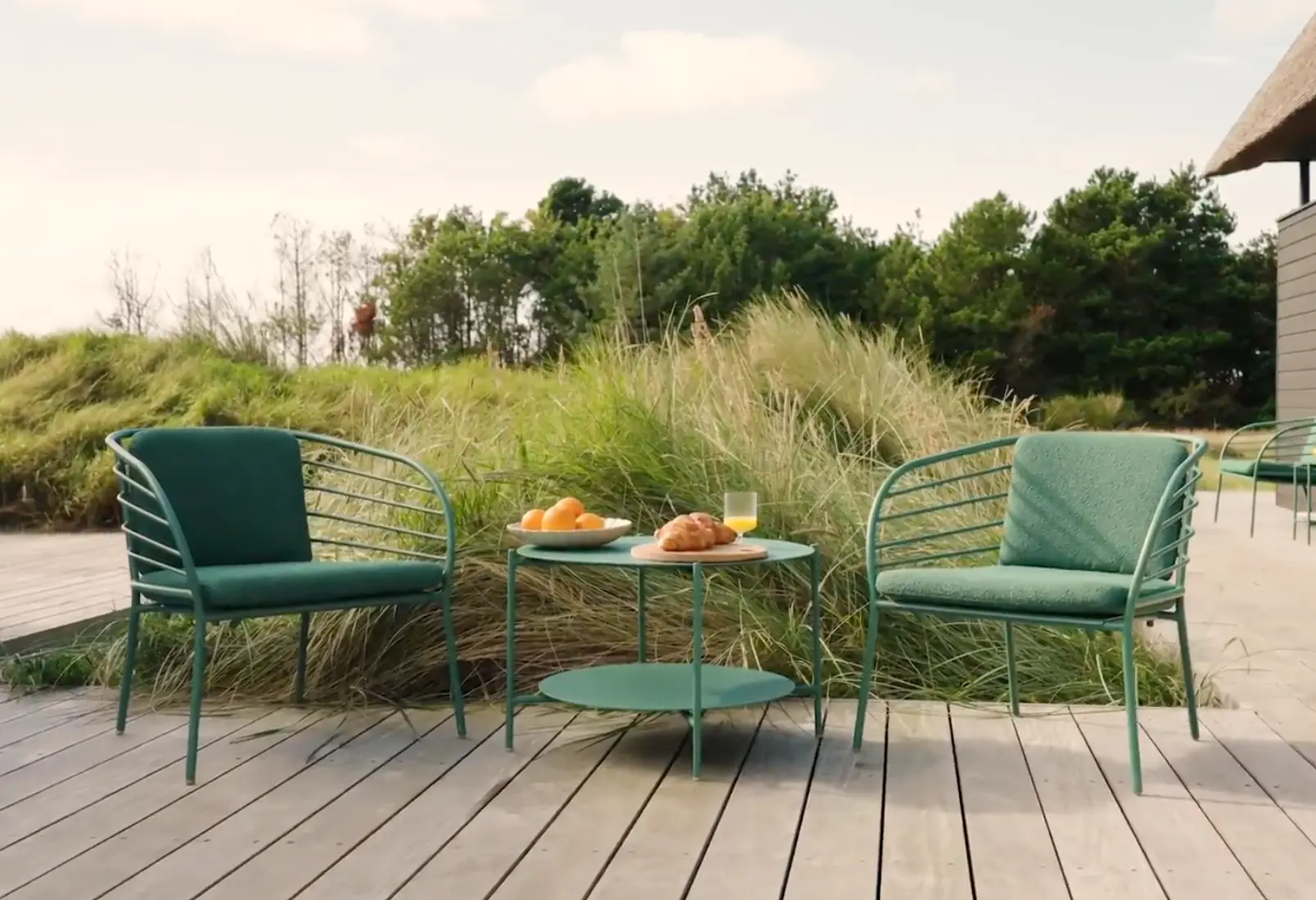 Pair of Cancún lounge chais with cushion