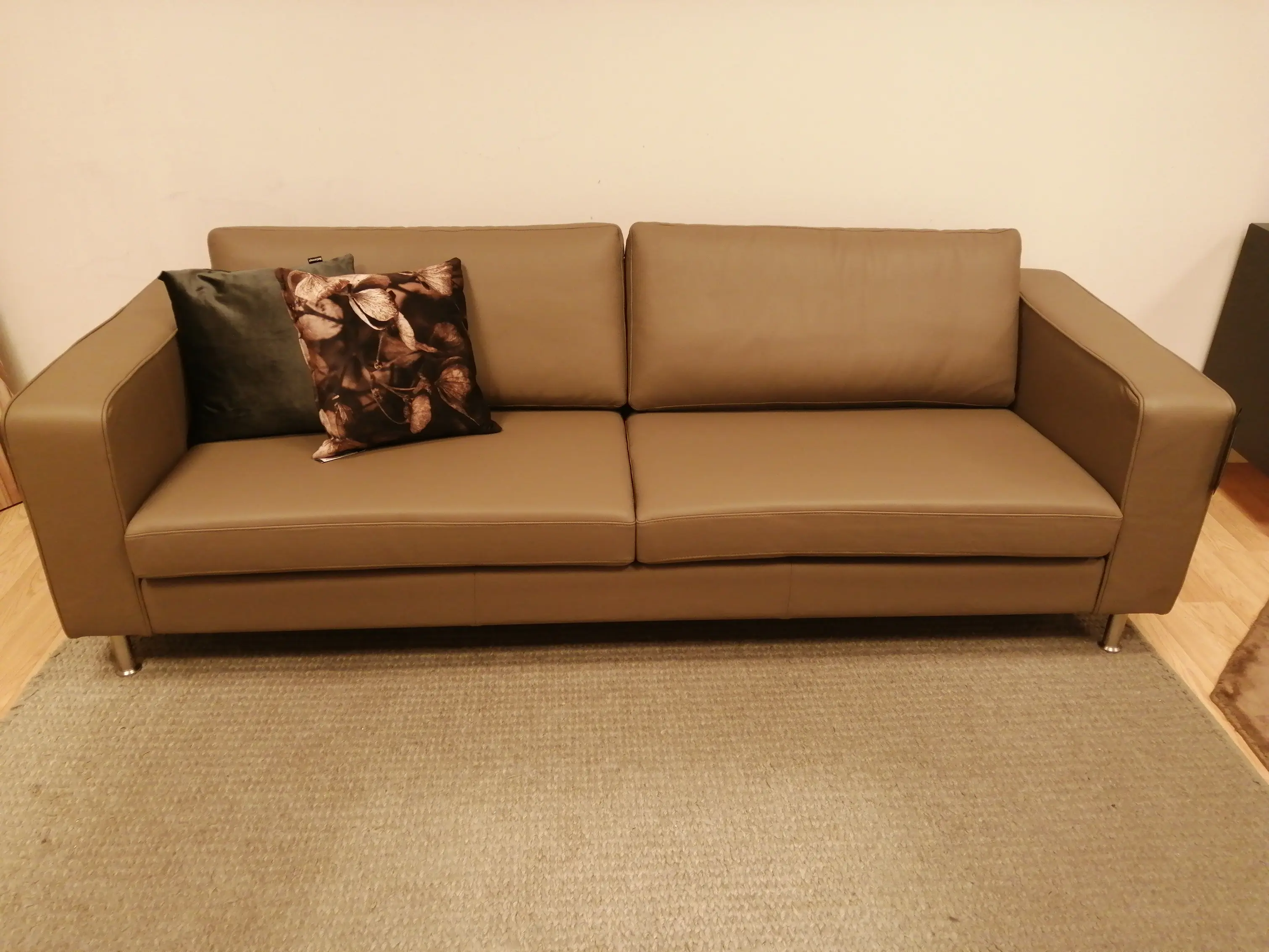 Sofas 50% DTO - Sofá Indivi de 3 plazas [SHOWROOM]