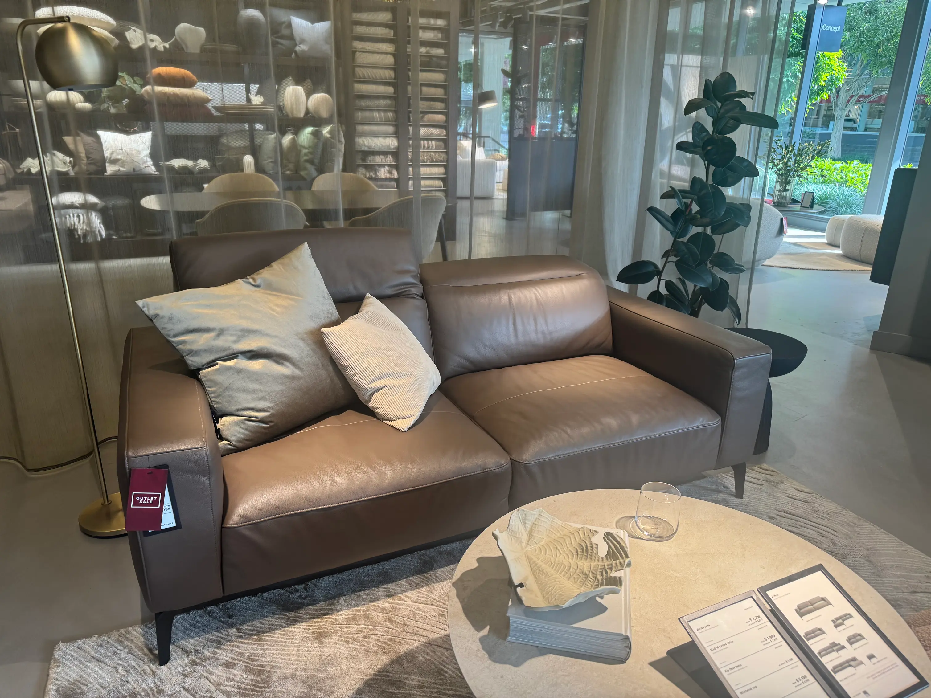 Zürich 2.5 seater sofa with adjustable headrests, stone Nordic grain leather