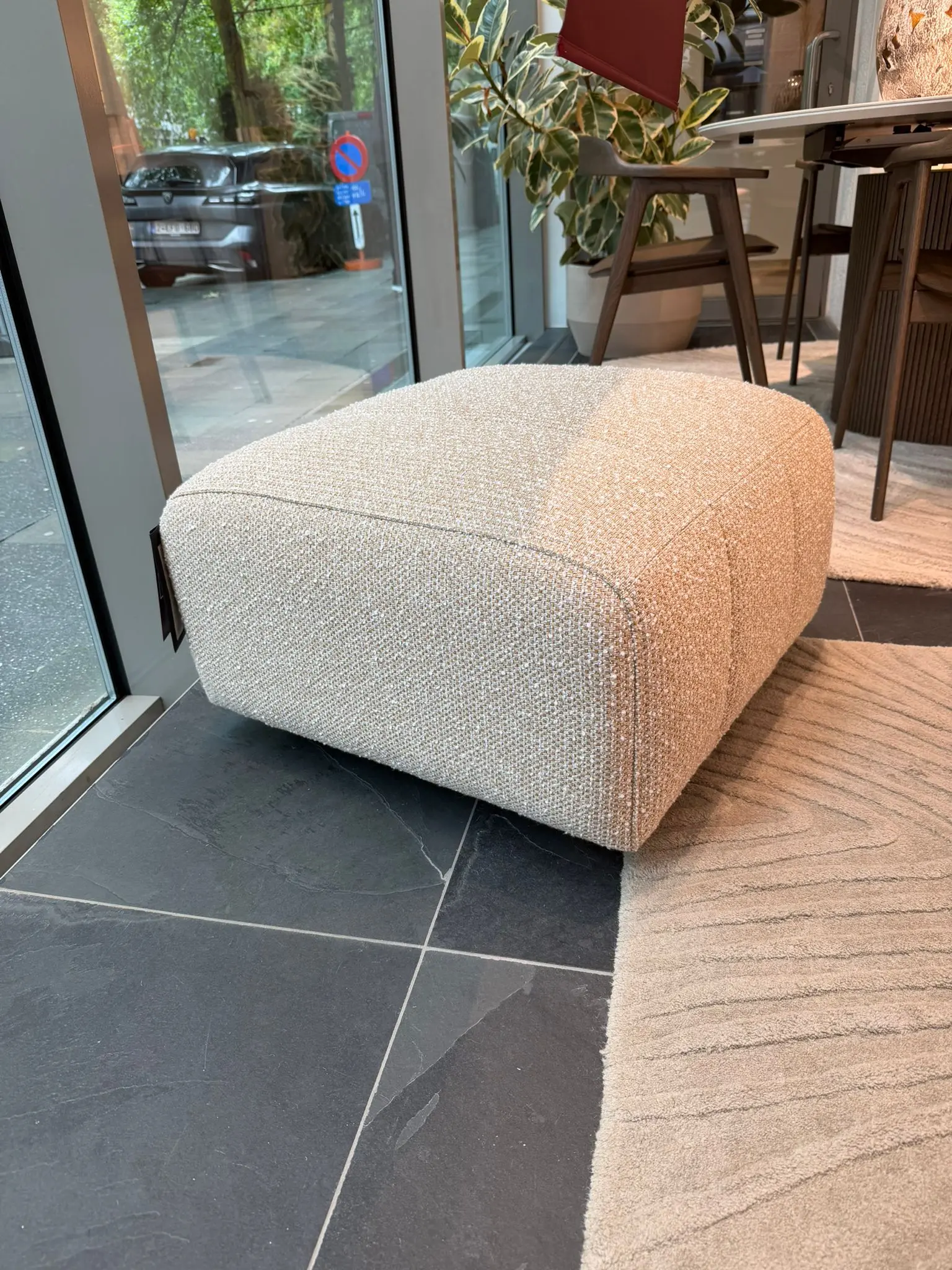 Footstool Kleine Bellagio Avellino-poef in Golden Beige, direct leverbaar, direct te bekijken
