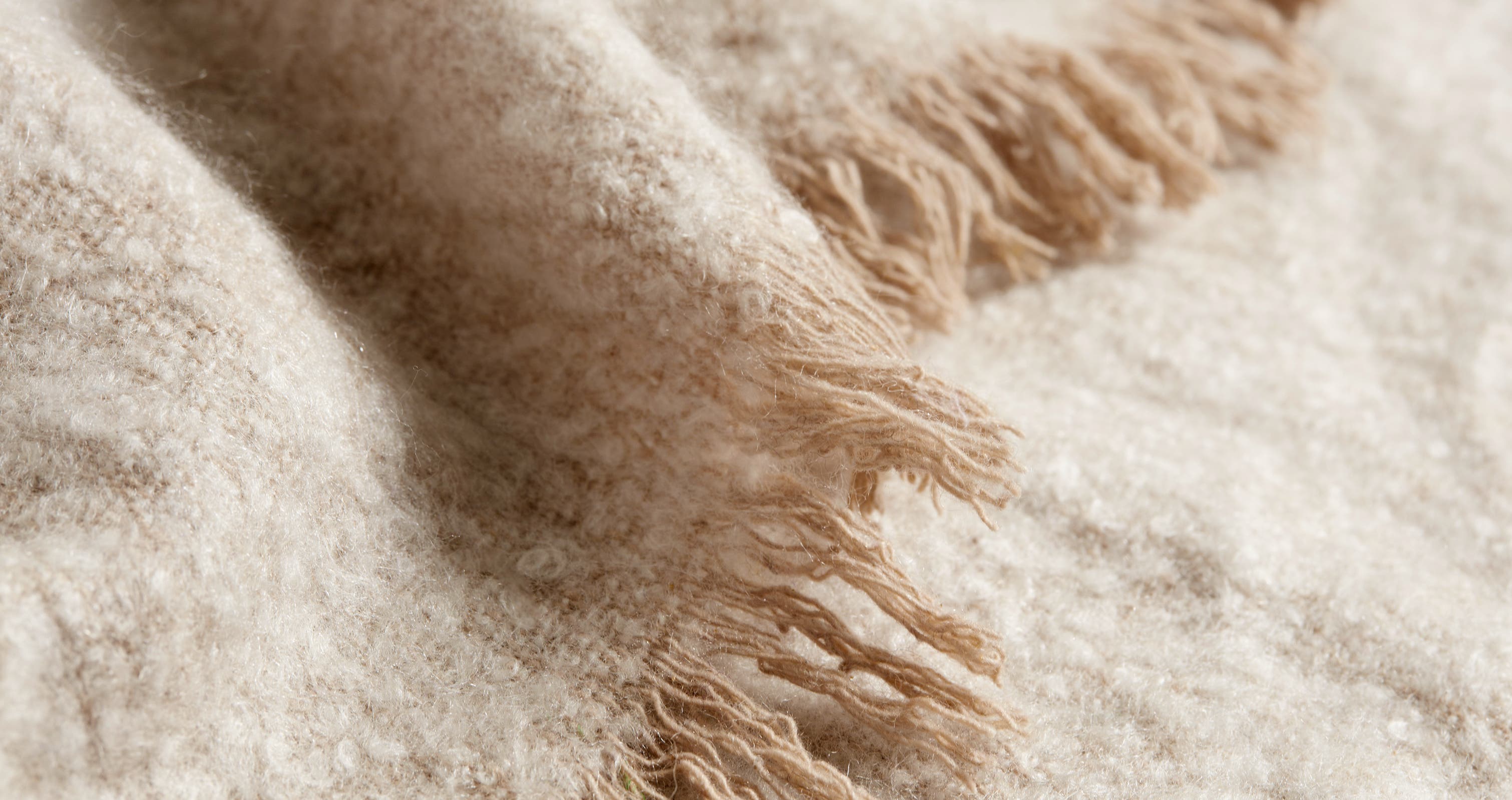 Modern Throws & Bedspreads | Contemporary Design | BoConcept