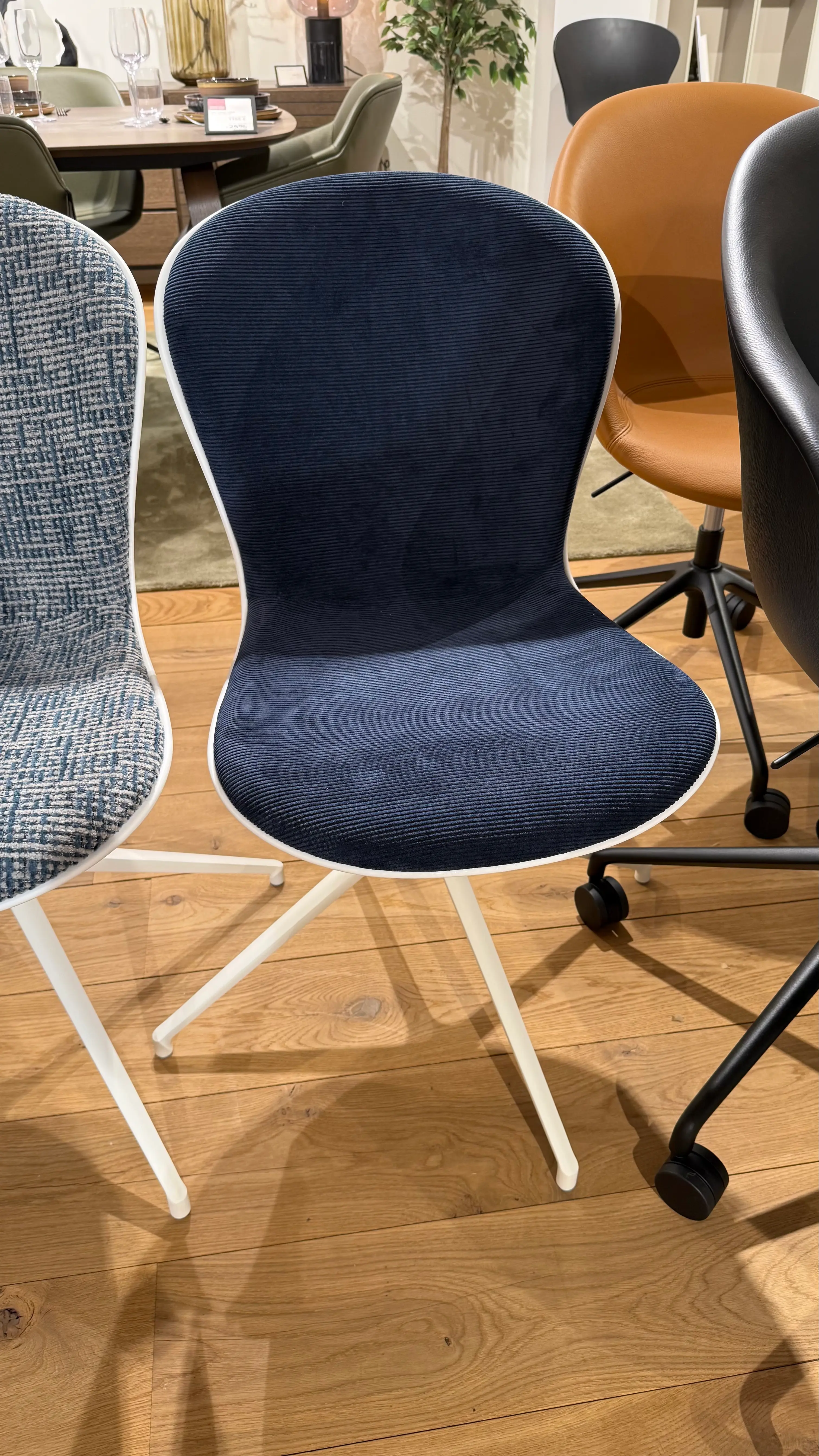 Dining chairs Adelaide eetkamerstoel met draaifunctie Skagen donkerblauw -30%