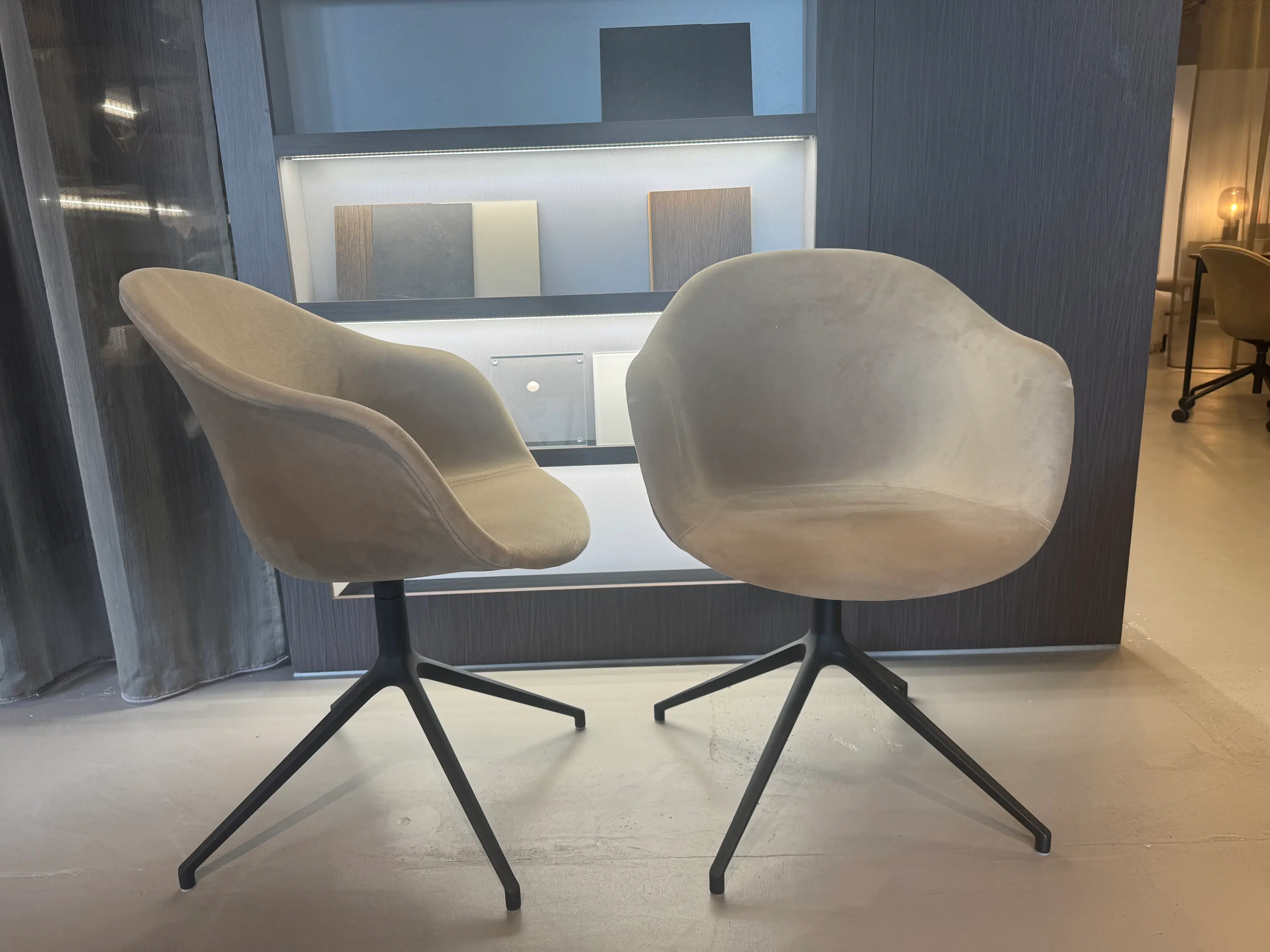 Set of 4 Adelaide swivel dining chairs, sand Velvet