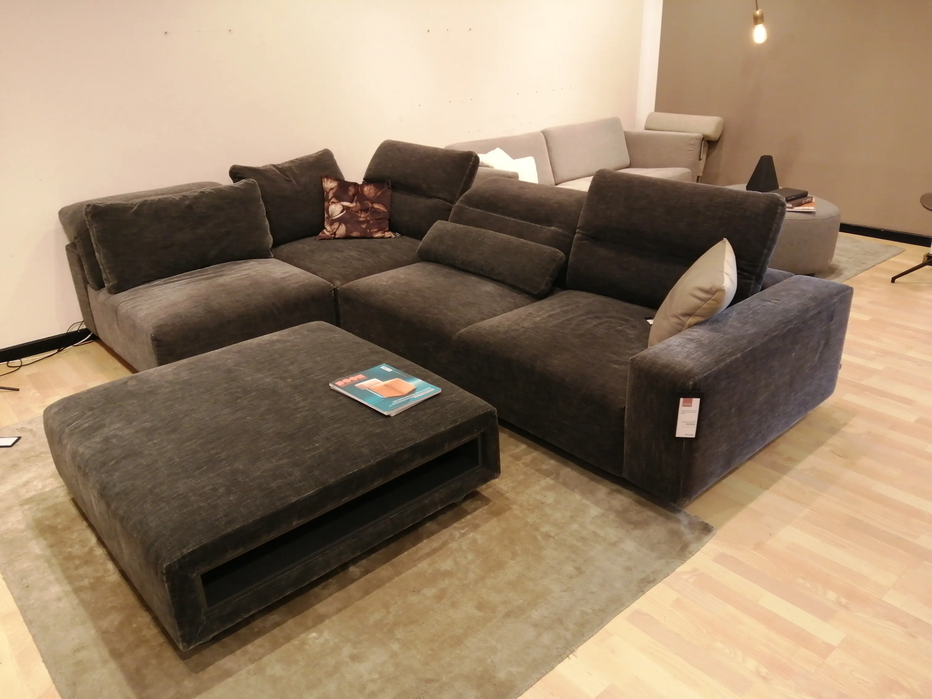 Sofas 60% DTO - Sofá esquinero Hampton, incluye puf con almacenamiento y ruedas [SHOWROOM]