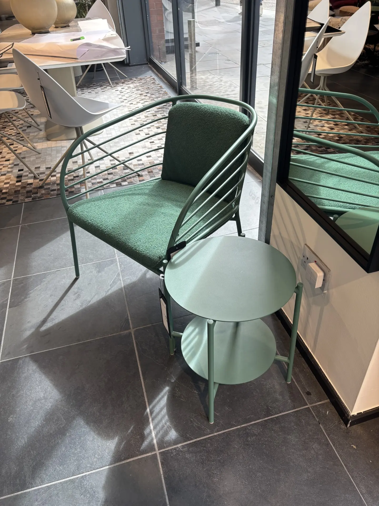 Cancún lounge chair and side table