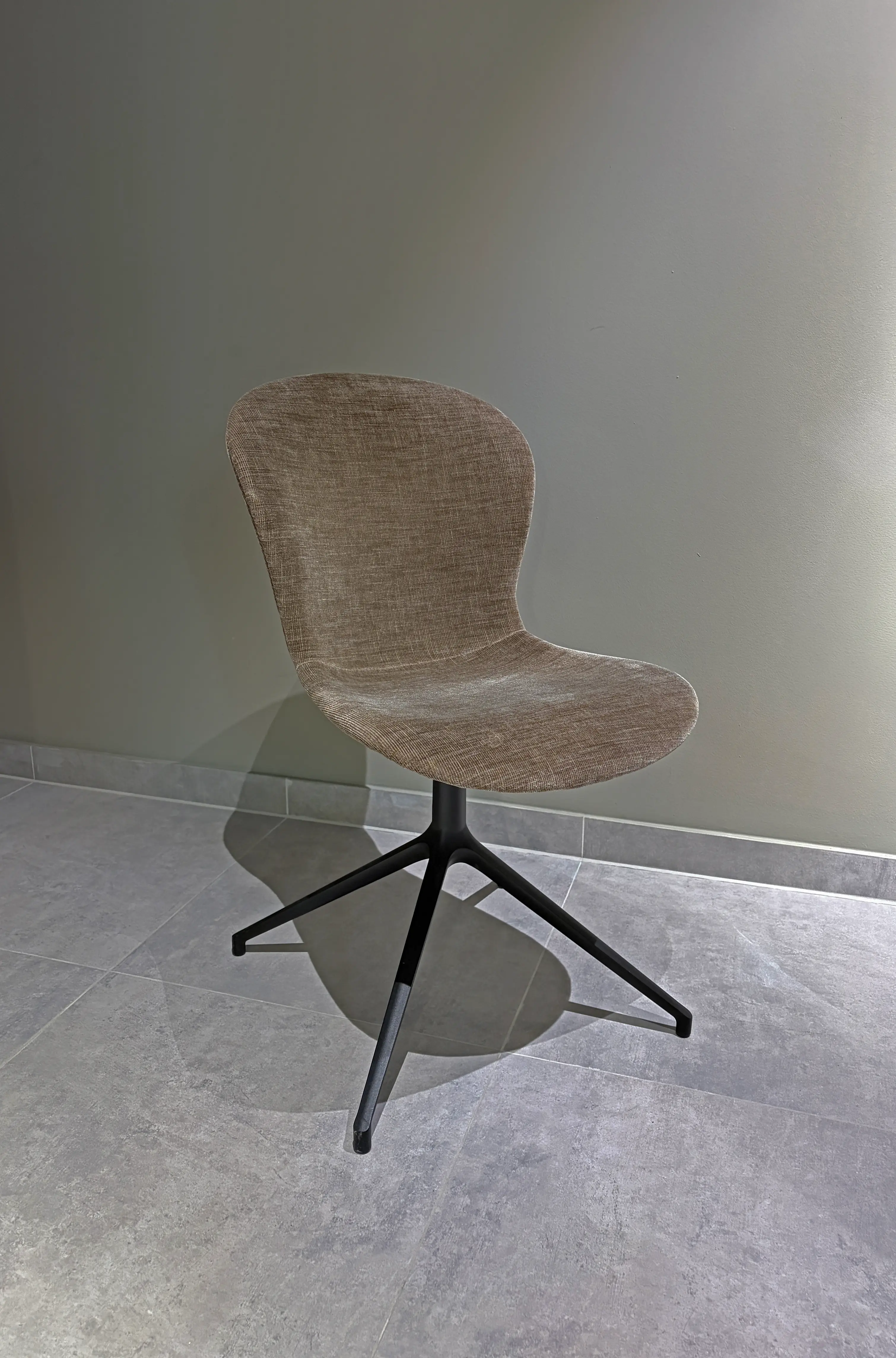 Dining chairs -40%  ADELAIDE Esszimmerstuhl mit drehbarem Untergestell