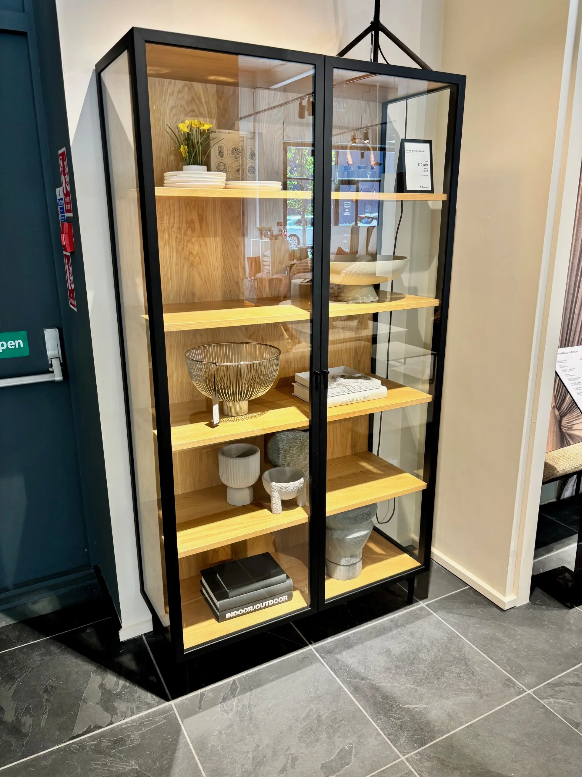 Lund glass cabinet
