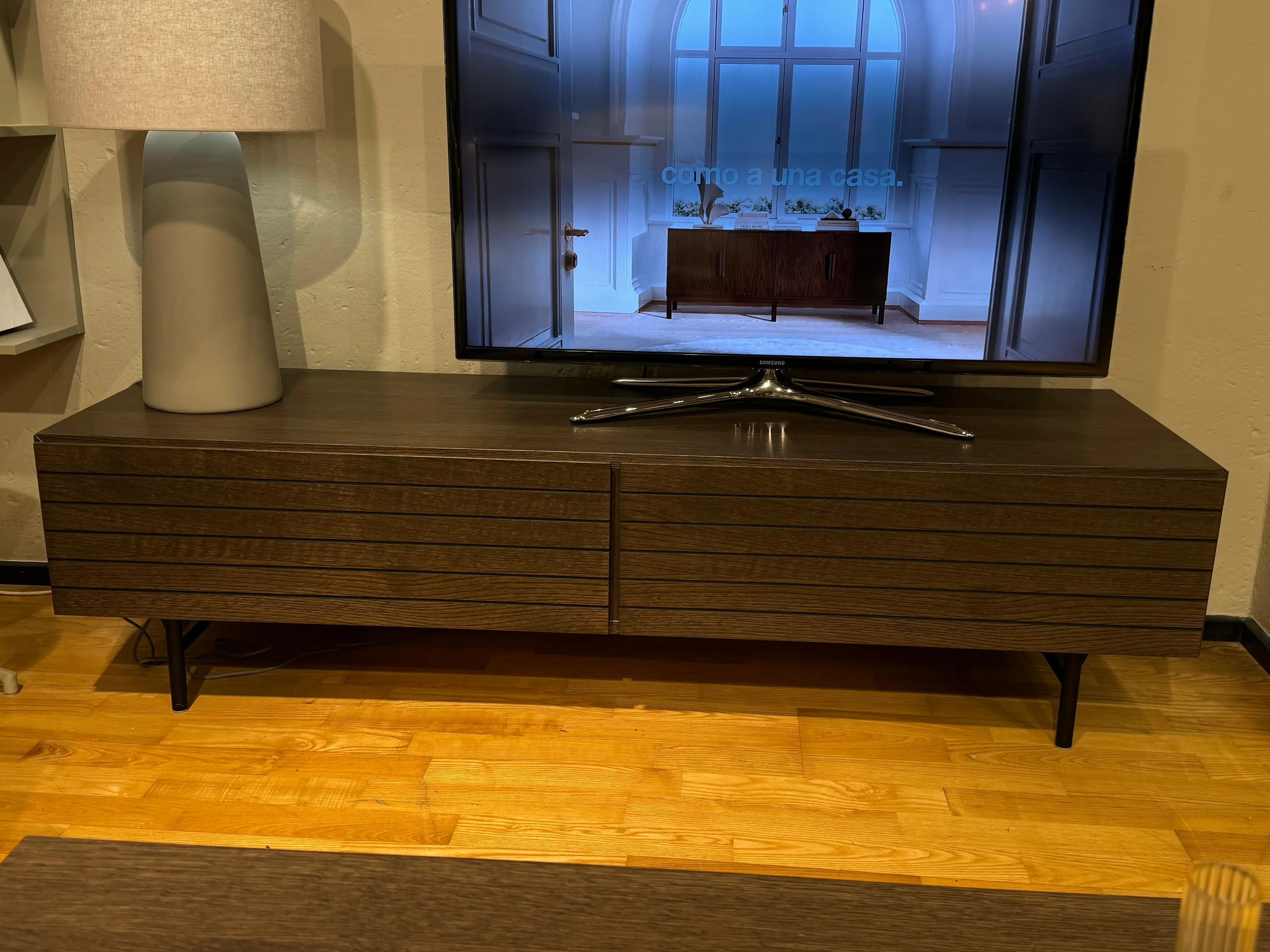 Storage Gabinete de base Lugano con puertas abatibles hacia abajo