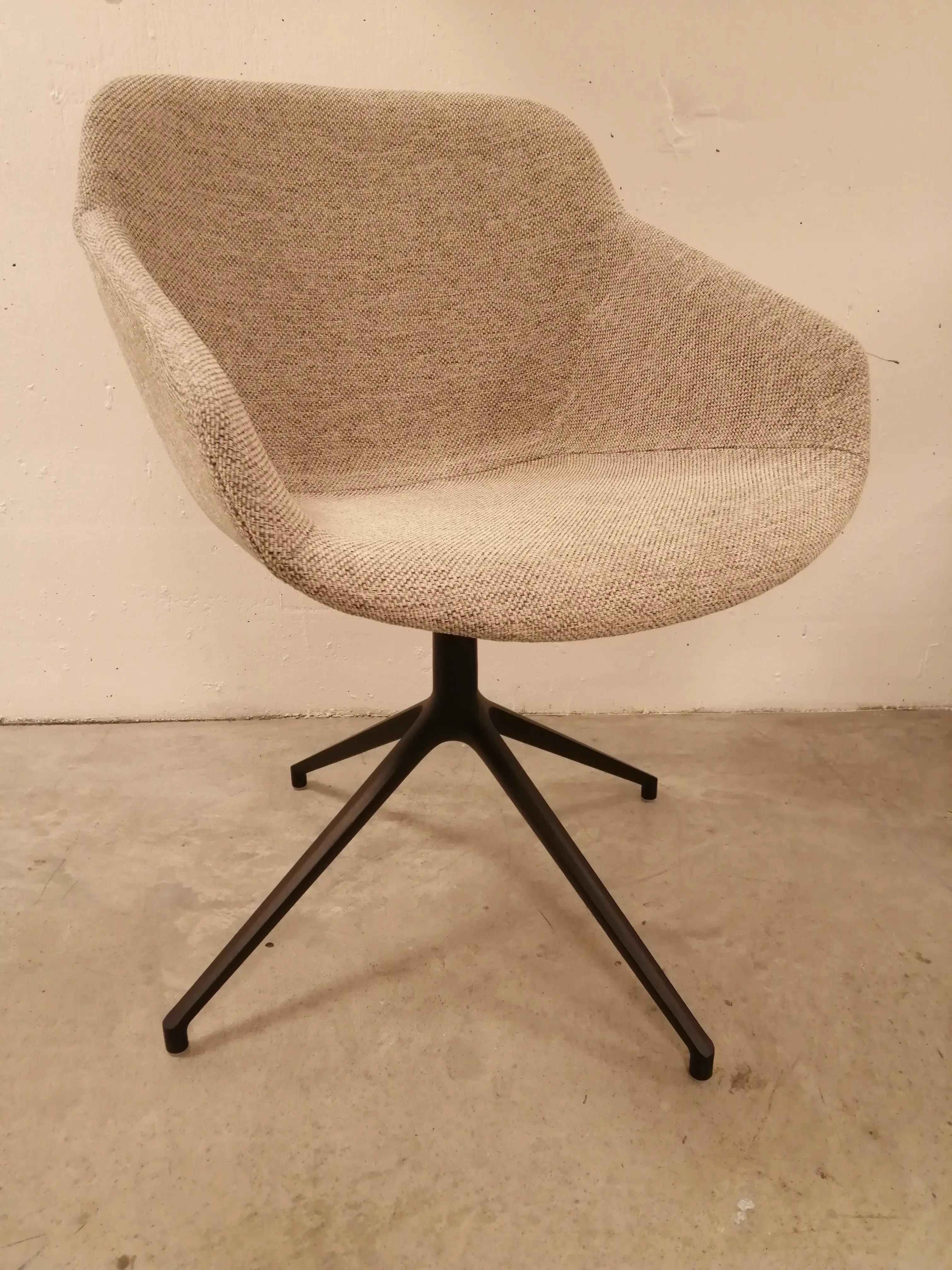 Dining chairs 30% DTO - Silla de comedor Vienna con función giratoria [SHOWROOM]
